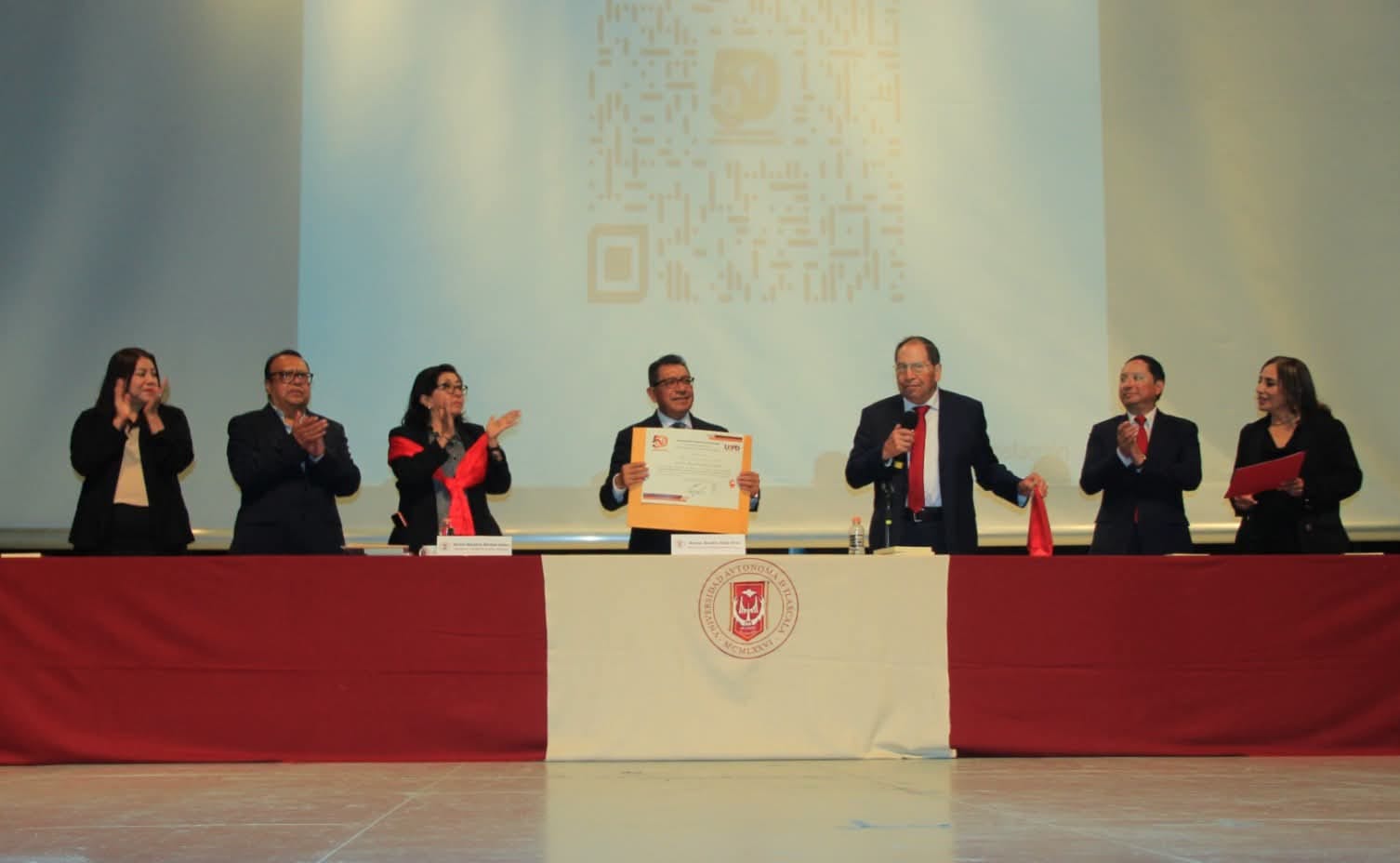 La formación docente fortalece la misión transformadora de la UATx: Rector